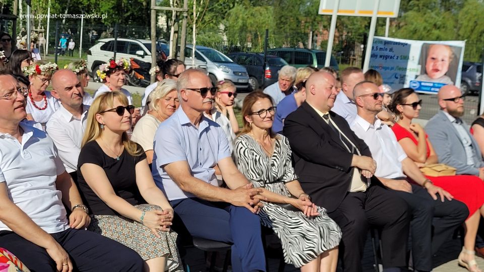 Na zdjęciu: uczestnicy Biesiady Świętojańskiej, zorganizowanej przez Powiatowe Centrum Animacji Społecznej w Tomaszowie Mazowieckim, która odbyła się w sobotę, 18 czerwca 2022 roku, na terenie PCAS