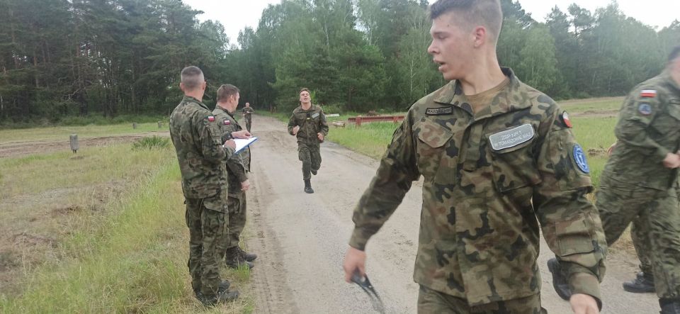 Na zdjęciu: uczestnicy eliminacji do VII Centralnego Zlotu Klas Wojskowych w 2022 roku, które odbyły się na terenie poligonu w Wędrzynie w dniach 6-8 czerwca 2022