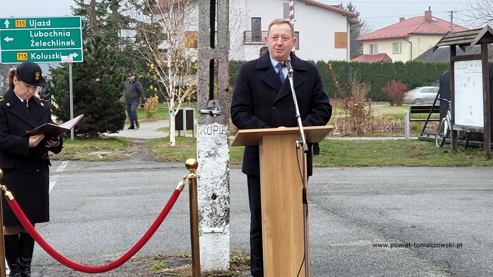 Na zdjęciu: zdjęcie z uroczystości przekazania średniego samochodu ratowniczo-gaśniczego dla OSP w Budziszewicach, które odbyło się w sobotę, 13 listopada 2021 roku, w Budziszewicach