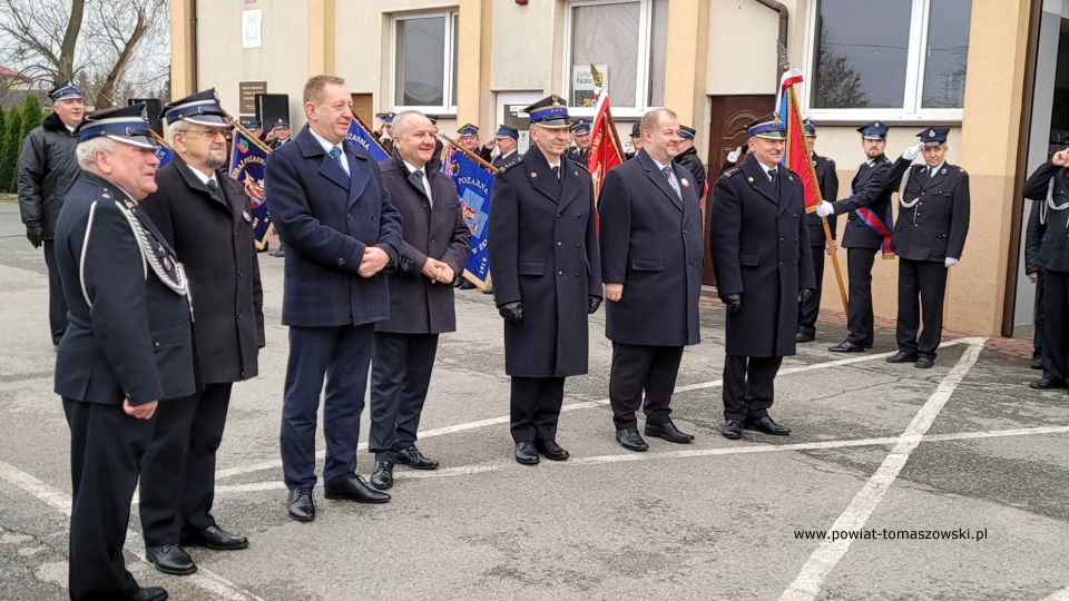 Na zdjęciu: zdjęcie z uroczystości przekazania średniego samochodu ratowniczo-gaśniczego dla OSP w Budziszewicach, które odbyło się w sobotę, 13 listopada 2021 roku, w Budziszewicach