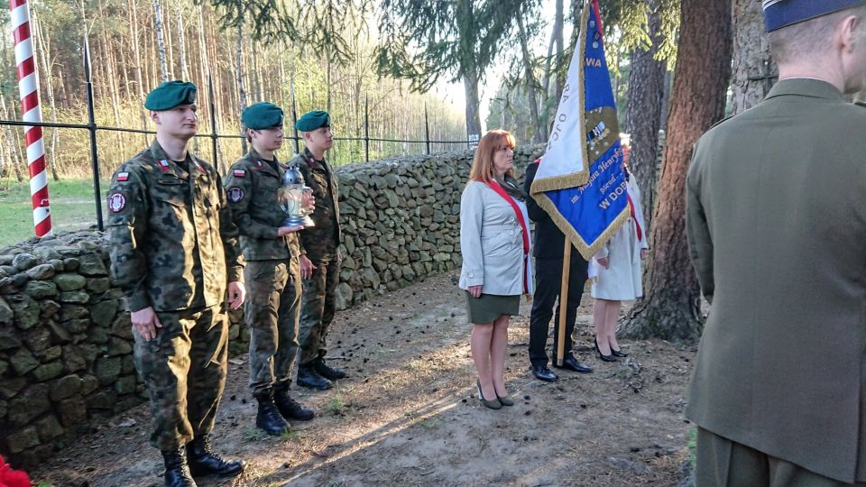 Na zdjęciu: tomaszowscy strzelcy na uroczystościach w Anielinie, poświęconych 81. rocznicy śmierci majora Henryka Dobrzańskiego „Hubala”