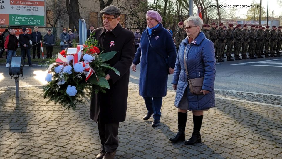 Na zdjęciu: zdjęcie z uroczystości pod Pomnikiem poległym Legionistom Piłsudskiego, która odbyła się 11 listopada 2021 roku w 103. rocznicę odzyskania przez Polskę niepodległości