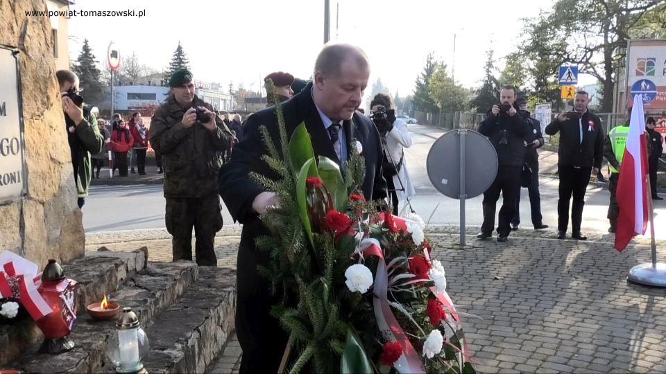 Na zdjęciu: zdjęcie z uroczystości pod Pomnikiem poległym Legionistom Piłsudskiego, która odbyła się 11 listopada 2021 roku w 103. rocznicę odzyskania przez Polskę niepodległości