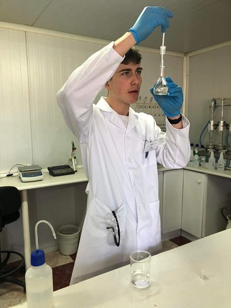  Na zdjęciu: uczniowie Technikum nr 6 przy Zespole Szkół Ponadpodstawowych nr 8 w Tomaszowie Mazowieckim na praktykach w Sewilli