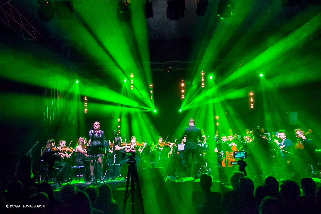 Koncert Noworoczny w wykonaniu Młodzieżowej Orkiestry Symfonicznej "Symfonia Juventus" pod dyrekcją Kamila Wrony