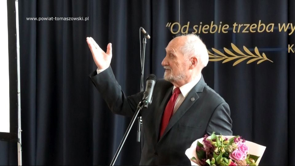 Na zdjęciu: zdjęcie z Wojewódzkiej inauguracji roku szkolnego 2021/2022 w I Liceum ogólnokształcącym im. Jarosława Dąbrowskiego w Tomaszowie Mazowieckim 