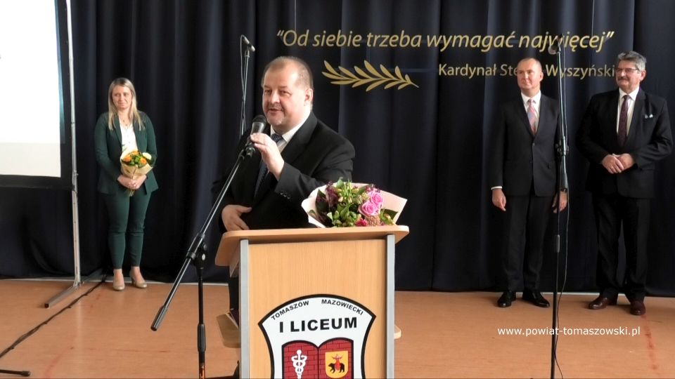 Na zdjęciu: zdjęcie z Wojewódzkiej inauguracji roku szkolnego 2021/2022 w I Liceum ogólnokształcącym im. Jarosława Dąbrowskiego w Tomaszowie Mazowieckim 