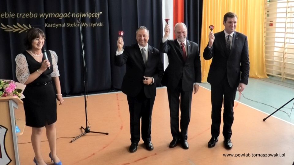 Na zdjęciu: zdjęcie z Wojewódzkiej inauguracji roku szkolnego 2021/2022 w I Liceum ogólnokształcącym im. Jarosława Dąbrowskiego w Tomaszowie Mazowieckim 