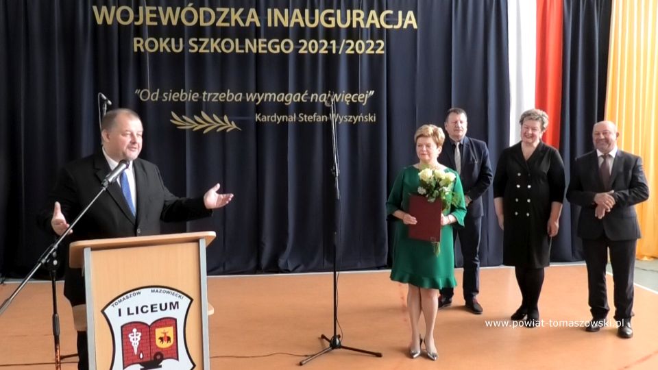 Na zdjęciu: zdjęcie z Wojewódzkiej inauguracji roku szkolnego 2021/2022 w I Liceum ogólnokształcącym im. Jarosława Dąbrowskiego w Tomaszowie Mazowieckim 