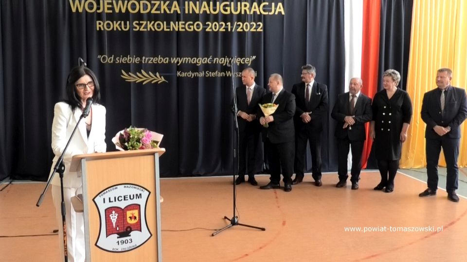 Na zdjęciu: zdjęcie z Wojewódzkiej inauguracji roku szkolnego 2021/2022 w I Liceum ogólnokształcącym im. Jarosława Dąbrowskiego w Tomaszowie Mazowieckim 