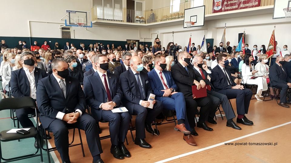 Na zdjęciu: zdjęcie z Wojewódzkiej inauguracji roku szkolnego 2021/2022 w I Liceum ogólnokształcącym im. Jarosława Dąbrowskiego w Tomaszowie Mazowieckim 
