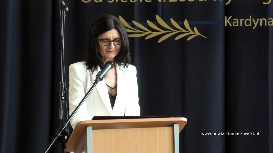 Na zdjęciu: zdjęcie z Wojewódzkiej inauguracji roku szkolnego 2021/2022 w I Liceum ogólnokształcącym im. Jarosława Dąbrowskiego w Tomaszowie Mazowieckim 
