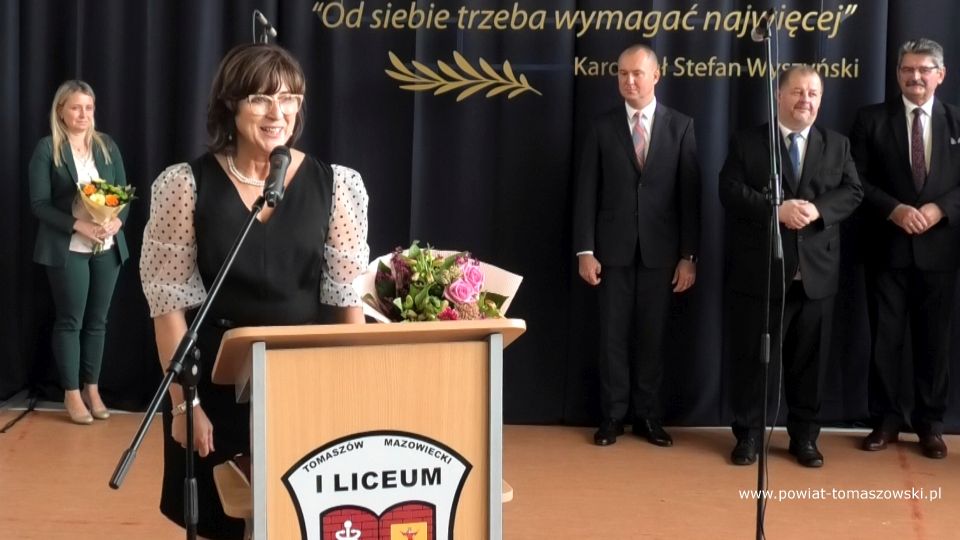 Na zdjęciu: zdjęcie z Wojewódzkiej inauguracji roku szkolnego 2021/2022 w I Liceum ogólnokształcącym im. Jarosława Dąbrowskiego w Tomaszowie Mazowieckim 
