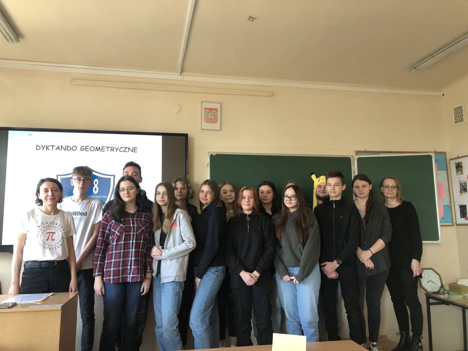 Zdjęcie ze Szkolnego Dnia Matematyki, jaki odbył się 14 marca 2022 roku  Zespole Szkół Ponadpodstawowych nr 8 w Tomaszowie Mazowieckim
