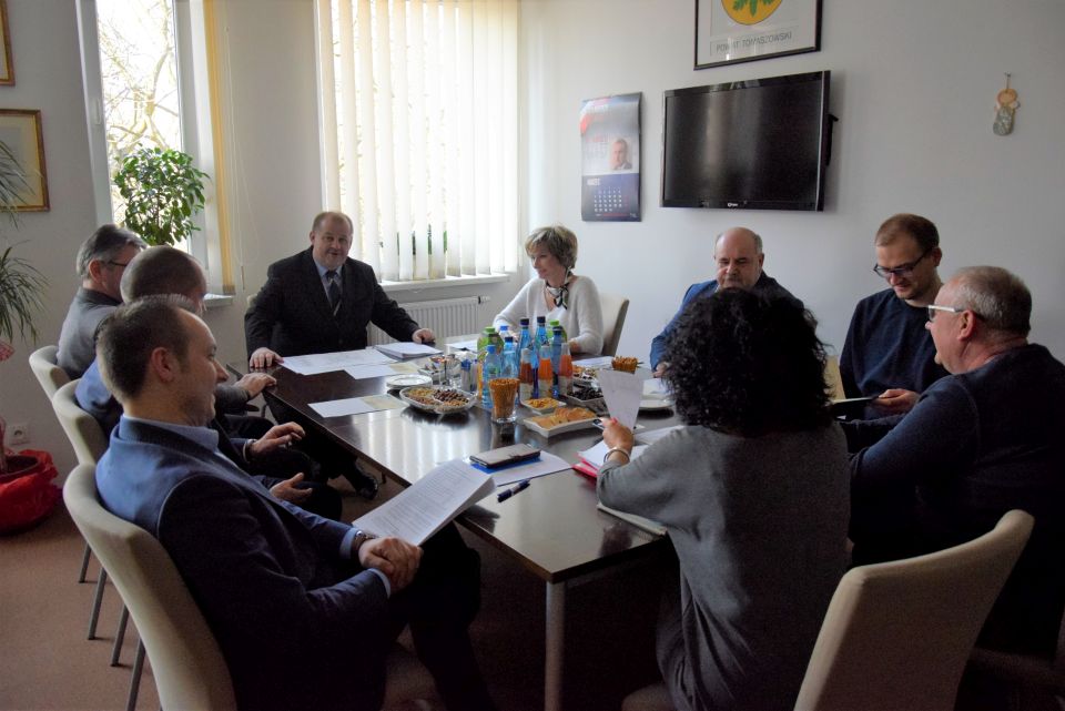 Na zdjęciu: uczestnicy spotkania roboczego w sprawie budowy nowoczesnego bloku operacyjnego w tomaszowskim szpitalu, które odbyło się 16 marca 2022 roku w Starostwie Powiatowym w Tomaszowie Mazowieckim