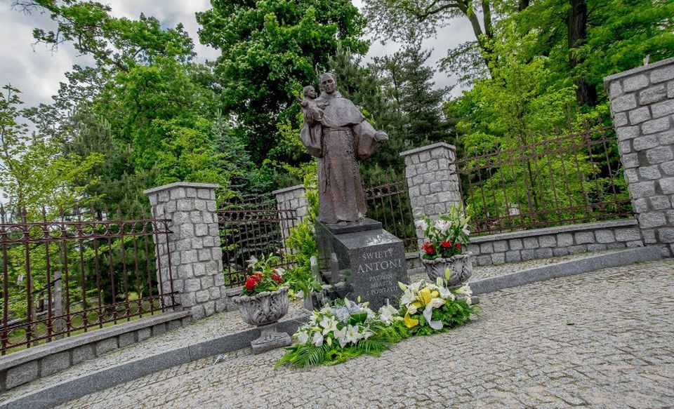 Na zdjęciu: plakat zapraszający na Dni Antoniańskie, które odbędą się w Tomaszowie Mazowieckim w dniach 11-13 czerwca 2022 roku