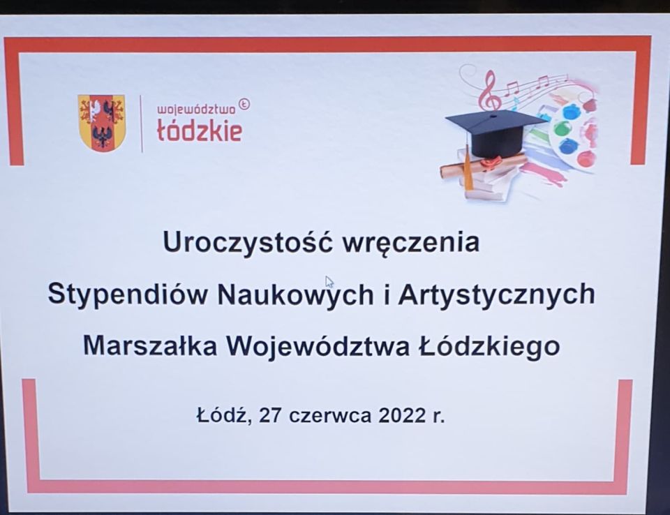 Na zdjęciu: napis „Uroczystość wręczenia stypendiów Marszałka Województwa Łódzkiego najlepszym uczniom i studentom”