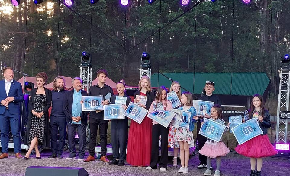 Na zdjęciu: uczestnicy XV Ogólnopolskiego Festiwalu Piosenki "Wschodami Gwiazd" w Bytowie