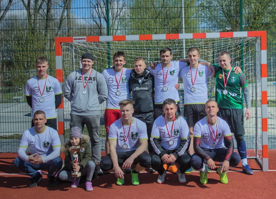 Na zdjęciu: uczestnicy zajęć sportowych organizowanych w Powiatowym Centrum Animacji Społecznej w  Tomaszowie Mazowieckim  