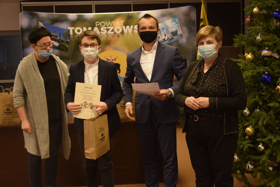 Zdjęcie z podsumowania warsztatów „Młodzież na rozdrożu”, które odbyło się 8 grudnia 2021 r. w Starostwie Powiatowym w Tomaszowie Mazowieckim 