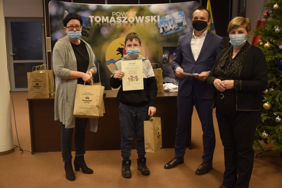 Zdjęcie z podsumowania warsztatów „Młodzież na rozdrożu”, które odbyło się 8 grudnia 2021 r. w Starostwie Powiatowym w Tomaszowie Mazowieckim 