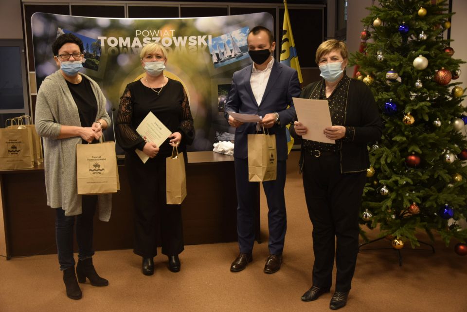 Zdjęcie z podsumowania warsztatów „Młodzież na rozdrożu”, które odbyło się 8 grudnia 2021 r. w Starostwie Powiatowym w Tomaszowie Mazowieckim 