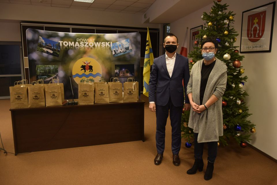Zdjęcie z podsumowania warsztatów „Młodzież na rozdrożu”, które odbyło się 8 grudnia 2021 r. w Starostwie Powiatowym w Tomaszowie Mazowieckim 