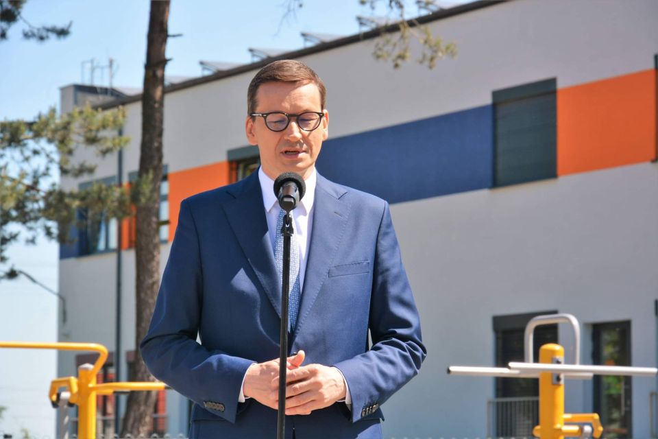 Na zdjęciu: zdjęcie z wizyty Mateusza Morawieckiego – Prezesa Rady Ministrów w Szkole Podstawowej w Budziszewicach