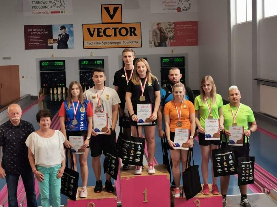 Na zdjęciu: zawodnicy KS Pilicy, którzy brali udział w Mistrzostwach Polski Seniorów W dniach 31.07. - 01.08.21. na kręgielni w Tarnowie Podgórnym 