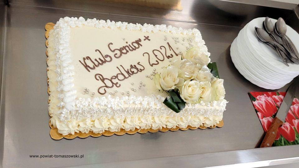 Na zdjęciu:  zdjęcie z uroczystego otwarcia Klubu „Senior+” w Będkowie, które odbyło się w poniedziałek, 15 listopada 2021 roku, w Będkowie