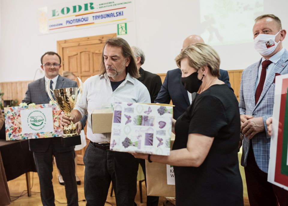 zdjęcie z konkursu „Tradycyjna Szynka z Łódzkiego”, organizowanego przez Łódzkiego Ośrodka Doradztwa Rolniczego z siedzibą w Bratoszewicach, przy współpracy Krajowego Ośrodka Wsparcia Rolnictwa Oddział Terenowy w Łodzi zdjęcie z konkursu „Tradycyjna Szynka z Łódzkiego”, organizowanego przez Łódzkiego Ośrodka Doradztwa Rolniczego z siedzibą w Bratoszewicach, przy współpracy Krajowego Ośrodka Wsparcia Rolnictwa Oddział Terenowy w Łodzi