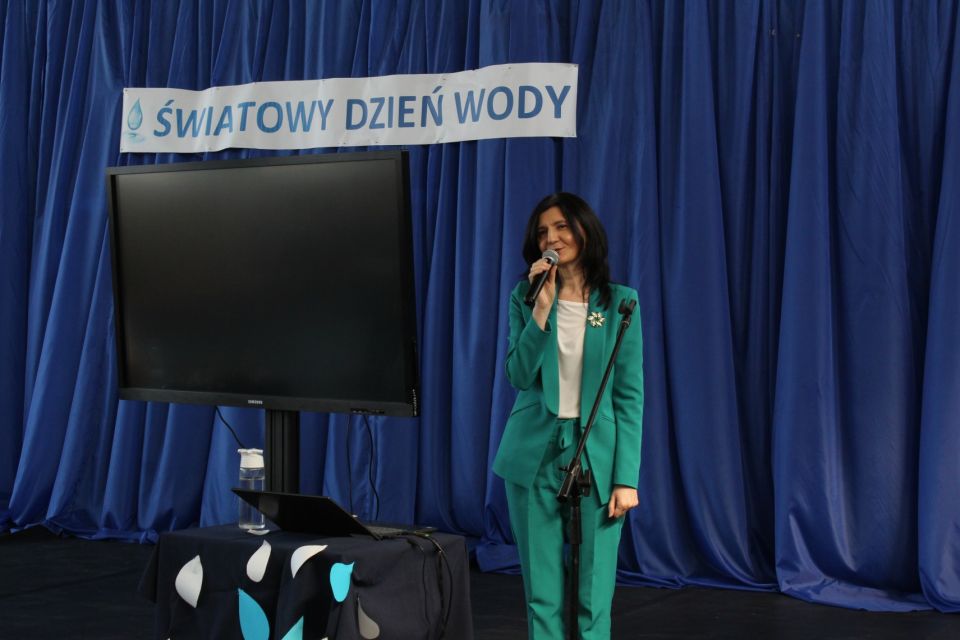 Zdjęcie z zorganizowanych w ZSP nr 8 w Tomaszowie Mazowieckim 22 marca 2022 roku odchodów Światowego Dnia Wody Zdjęcie z zorganizowanych w ZSP nr 8 w Tomaszowie Mazowieckim 22 marca 2022 roku odchodów Światowego Dnia Wody