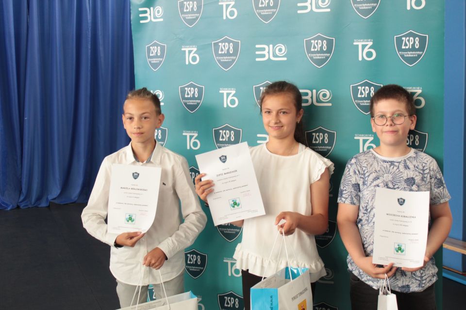 Na zdjęciu: uczestnicy X Forum Ekologicznego w Zespole Szkół Ponadpodstawowych nr 8 w Tomaszowie Mazowieckim, które odbyło się 8 czerwca 2022 roku Na zdjęciu: uczestnicy X Forum Ekologicznego w Zespole Szkół Ponadpodstawowych nr 8 w Tomaszowie Mazowieckim, które odbyło się 8 czerwca 2022 roku