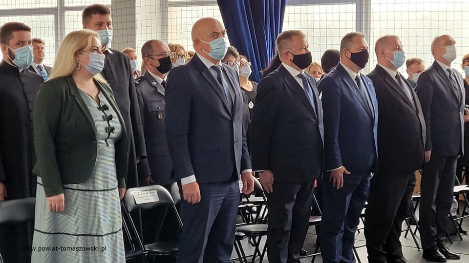 Na zdjęciu: zdjęcie z uroczystości z okazji Powiatowego Dnia Edukacji Narodowej, który odbył się w środę, 19 października 2021 roku, w Zespole Szkół Ponadpodstawowych nr 8 w Tomaszowie Mazowieckim