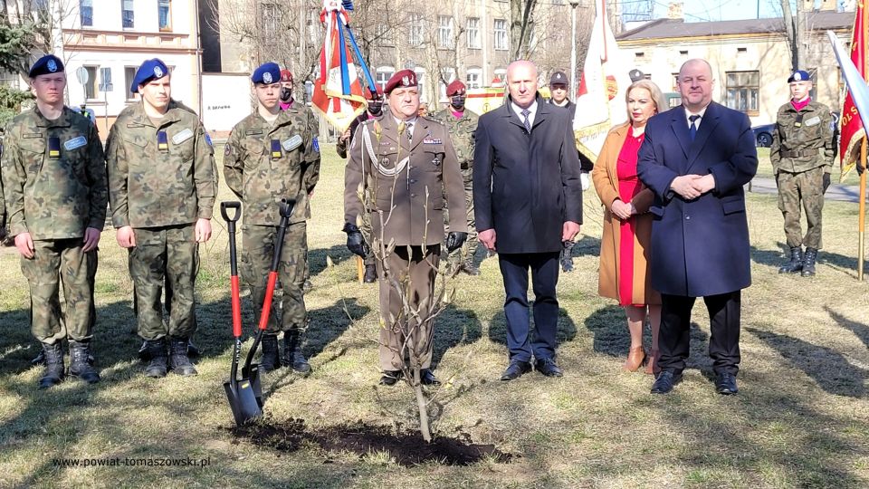 Na zdjęciu: uczestnicy obchodów Narodowego Dnia Pamięci Polaków ratujących Żydów pod okupacją niemiecką, które odbyły się w Tomaszowie Mazowieckim w czwartek, 24 marca 2022 roku Na zdjęciu: uczestnicy obchodów Narodowego Dnia Pamięci Polaków ratujących Żydów pod okupacją niemiecką, które odbyły się w Tomaszowie Mazowieckim w czwartek, 24 marca 2022 roku