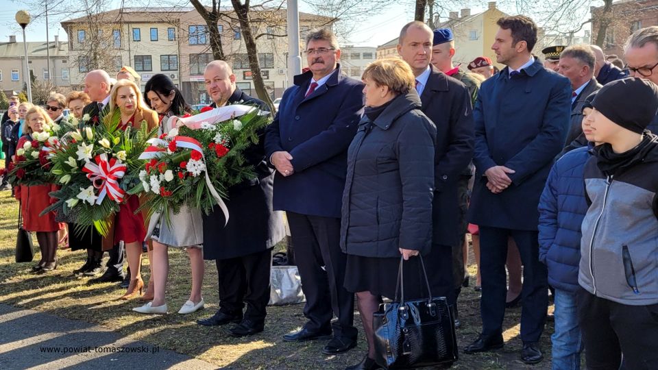 Na zdjęciu: uczestnicy obchodów Narodowego Dnia Pamięci Polaków ratujących Żydów pod okupacją niemiecką, które odbyły się w Tomaszowie Mazowieckim w czwartek, 24 marca 2022 roku Na zdjęciu: uczestnicy obchodów Narodowego Dnia Pamięci Polaków ratujących Żydów pod okupacją niemiecką, które odbyły się w Tomaszowie Mazowieckim w czwartek, 24 marca 2022 roku