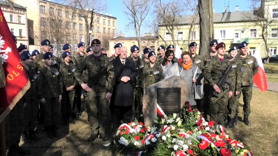 Na zdjęciu: uczestnicy obchodów Narodowego Dnia Pamięci Polaków ratujących Żydów pod okupacją niemiecką, które odbyły się w Tomaszowie Mazowieckim w czwartek, 24 marca 2022 roku Na zdjęciu: uczestnicy obchodów Narodowego Dnia Pamięci Polaków ratujących Żydów pod okupacją niemiecką, które odbyły się w Tomaszowie Mazowieckim w czwartek, 24 marca 2022 roku
