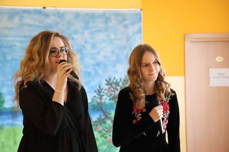 Na zdjęciu: uczestnicy XVIII Ogólnopolskiego Konkursu Poezji, Pieśni  i Rysunku pn. „Artystyczny Gałczyński ", który odbył się w Płochocinie w sobotę, 26 lutego 2022 roku