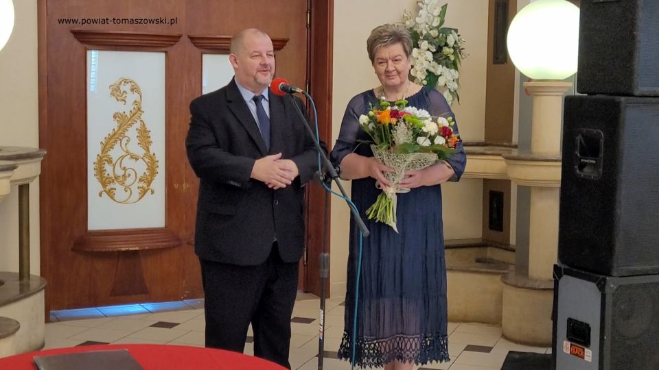 Na zdjęciu: zdjęcie ze spotkania członków Powiatowego Stowarzyszenia Emerytów, Rencistów i Inwalidów w Tomaszowie Mazowieckim, z okazji Światowego Dnia Seniora, które odbyło się w czwartek, 7 października 2021 roku, w Zajeździe Janosik w Zawadzie