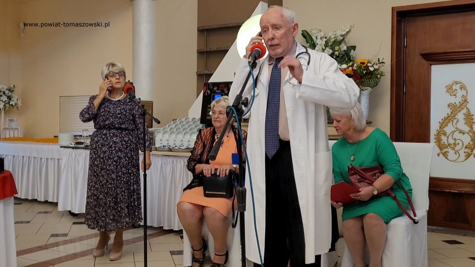 Na zdjęciu: zdjęcie ze spotkania członków Powiatowego Stowarzyszenia Emerytów, Rencistów i Inwalidów w Tomaszowie Mazowieckim, z okazji Światowego Dnia Seniora, które odbyło się w czwartek, 7 października 2021 roku, w Zajeździe Janosik w Zawadzie