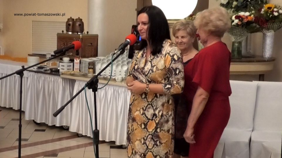 Na zdjęciu: zdjęcie ze spotkania członków Powiatowego Stowarzyszenia Emerytów, Rencistów i Inwalidów w Tomaszowie Mazowieckim, z okazji Światowego Dnia Seniora, które odbyło się w czwartek, 7 października 2021 roku, w Zajeździe Janosik w Zawadzie