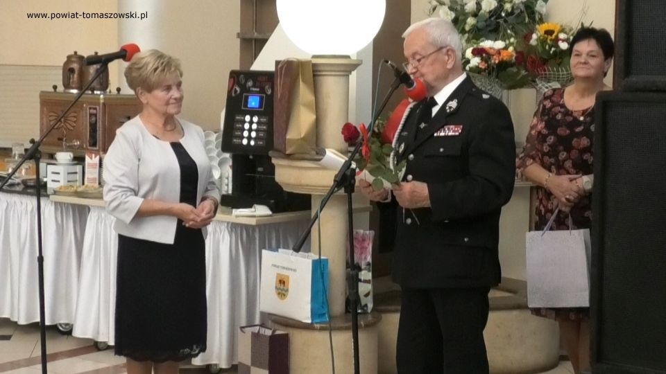 Na zdjęciu: zdjęcie ze spotkania członków Powiatowego Stowarzyszenia Emerytów, Rencistów i Inwalidów w Tomaszowie Mazowieckim, z okazji Światowego Dnia Seniora, które odbyło się w czwartek, 7 października 2021 roku, w Zajeździe Janosik w Zawadzie