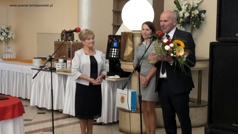 Na zdjęciu: zdjęcie ze spotkania członków Powiatowego Stowarzyszenia Emerytów, Rencistów i Inwalidów w Tomaszowie Mazowieckim, z okazji Światowego Dnia Seniora, które odbyło się w czwartek, 7 października 2021 roku, w Zajeździe Janosik w Zawadzie