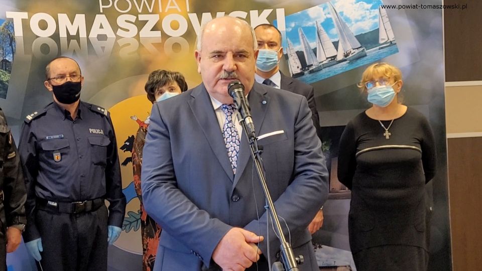  Na zdjęciu: zdjęcie z konferencji prasowej, dotyczącej sytuacji epidemiologicznej COVID-19 w powiecie tomaszowskim, która odbyła się we wtorek, 9 listopada 2021 roku, w sali konferencyjnej  w Starostwie Powiatowym w Tomaszowie Mazowieckim