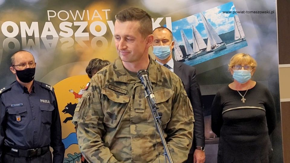  Na zdjęciu: zdjęcie z konferencji prasowej, dotyczącej sytuacji epidemiologicznej COVID-19 w powiecie tomaszowskim, która odbyła się we wtorek, 9 listopada 2021 roku, w sali konferencyjnej  w Starostwie Powiatowym w Tomaszowie Mazowieckim