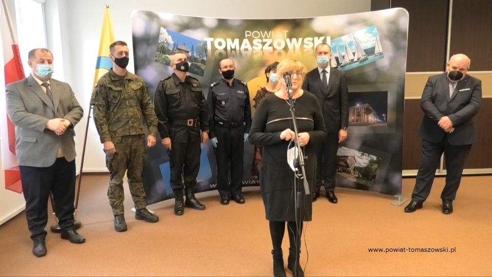  Na zdjęciu: zdjęcie z konferencji prasowej, dotyczącej sytuacji epidemiologicznej COVID-19 w powiecie tomaszowskim, która odbyła się we wtorek, 9 listopada 2021 roku, w sali konferencyjnej  w Starostwie Powiatowym w Tomaszowie Mazowieckim