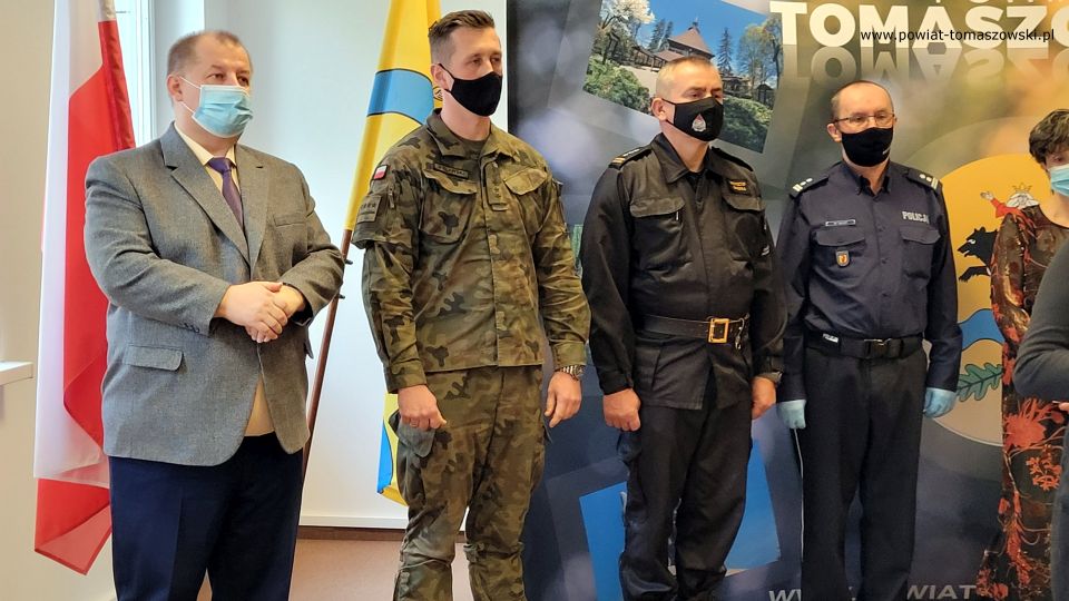  Na zdjęciu: zdjęcie z konferencji prasowej, dotyczącej sytuacji epidemiologicznej COVID-19 w powiecie tomaszowskim, która odbyła się we wtorek, 9 listopada 2021 roku, w sali konferencyjnej  w Starostwie Powiatowym w Tomaszowie Mazowieckim
