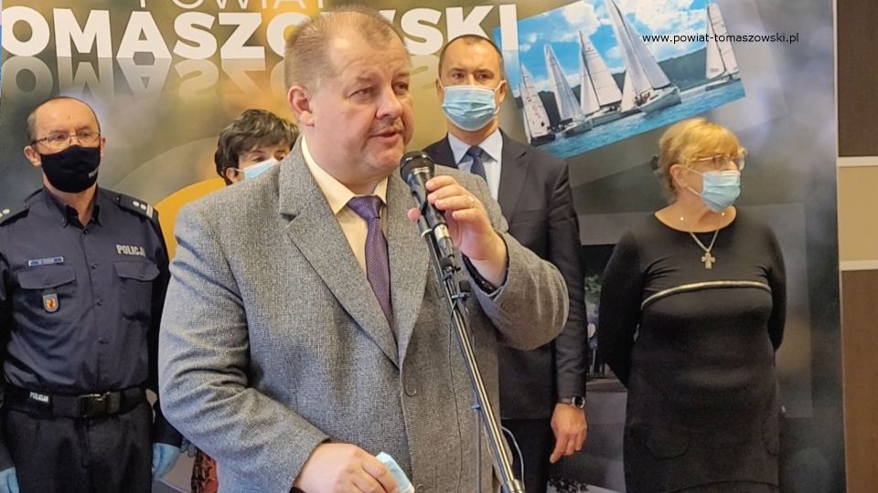  Na zdjęciu: zdjęcie z konferencji prasowej, dotyczącej sytuacji epidemiologicznej COVID-19 w powiecie tomaszowskim, która odbyła się we wtorek, 9 listopada 2021 roku, w sali konferencyjnej  w Starostwie Powiatowym w Tomaszowie Mazowieckim