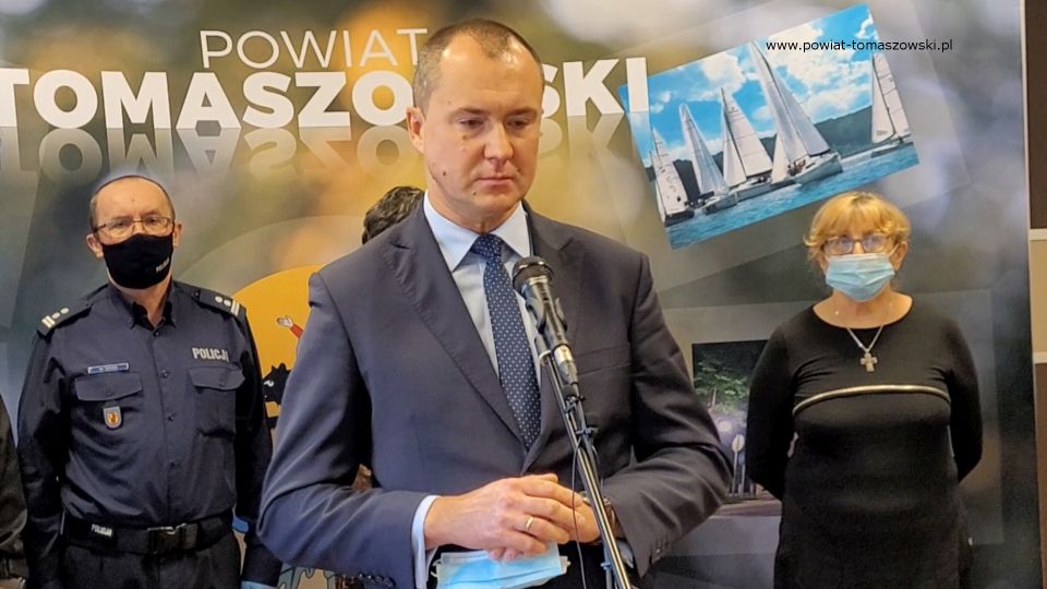  Na zdjęciu: zdjęcie z konferencji prasowej, dotyczącej sytuacji epidemiologicznej COVID-19 w powiecie tomaszowskim, która odbyła się we wtorek, 9 listopada 2021 roku, w sali konferencyjnej  w Starostwie Powiatowym w Tomaszowie Mazowieckim