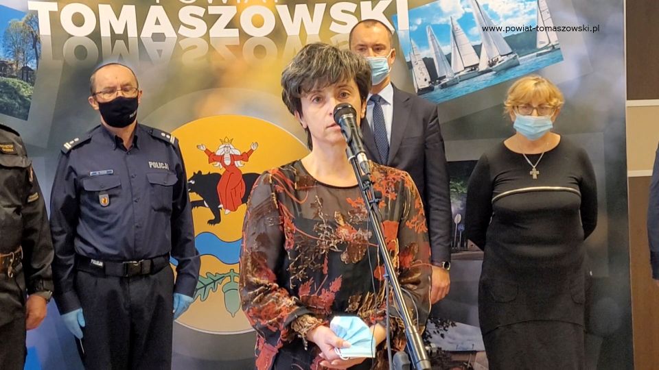  Na zdjęciu: zdjęcie z konferencji prasowej, dotyczącej sytuacji epidemiologicznej COVID-19 w powiecie tomaszowskim, która odbyła się we wtorek, 9 listopada 2021 roku, w sali konferencyjnej  w Starostwie Powiatowym w Tomaszowie Mazowieckim